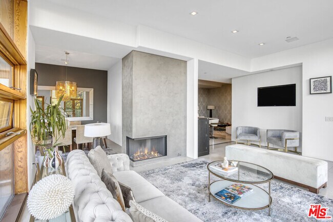 Building Photo - 1929 N Curson Ave