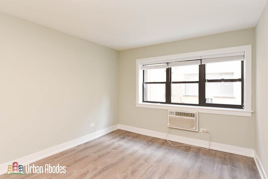 Building Photo - 456 W Barry Ave