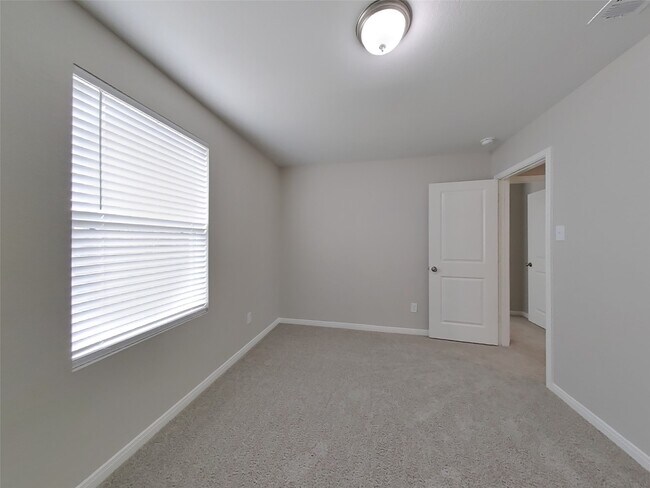 Building Photo - 10122 Cerritos dr