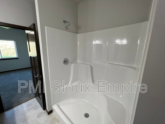 Building Photo - 6171 S Alki Pl