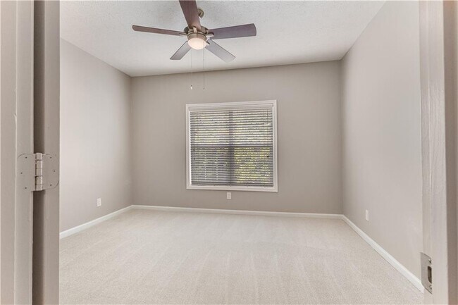 Building Photo - 1250 Parkwood Cir SE