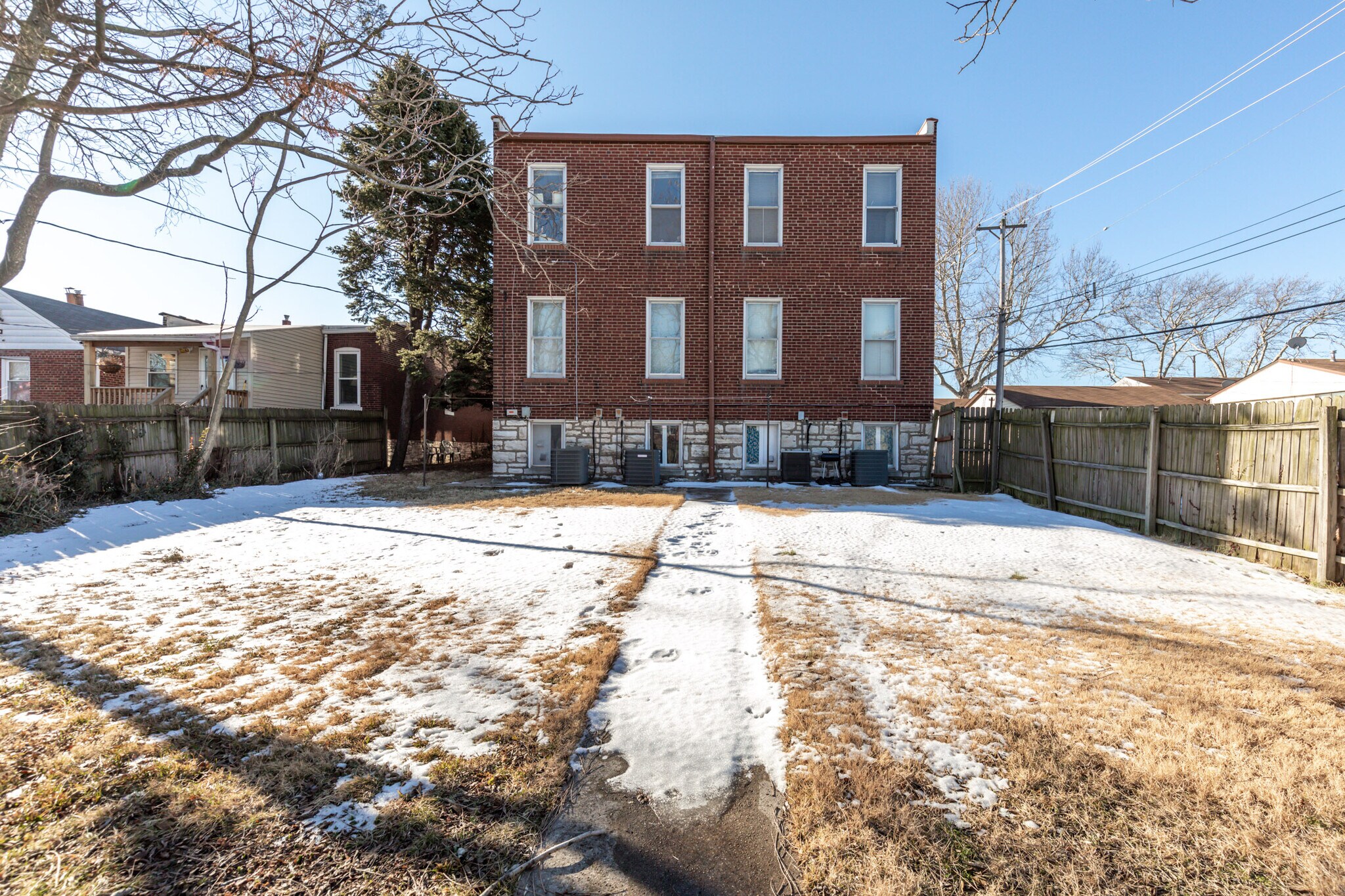 Building Photo - 4989 Arsenal St