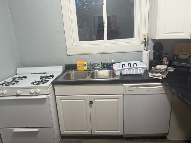 Building Photo - 714 Kirkwood Ave