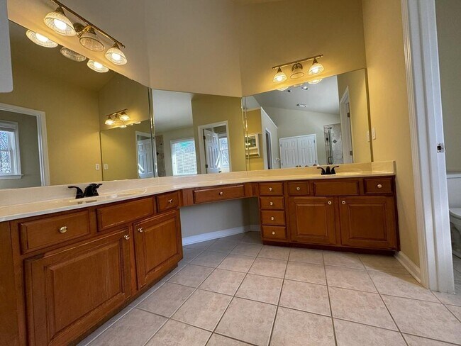 Building Photo - 2620 Springmonte Pl