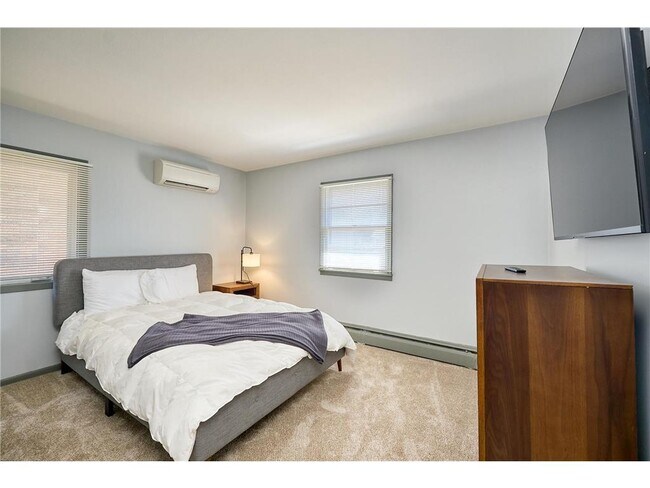 Building Photo - 1284 Snelling Ave N