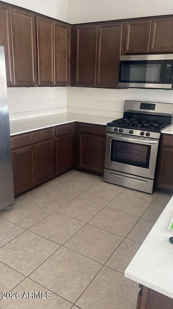 Building Photo - 1318 E Irwin Ave