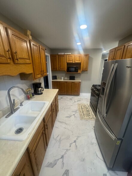 Building Photo - 10436 Gast Rd