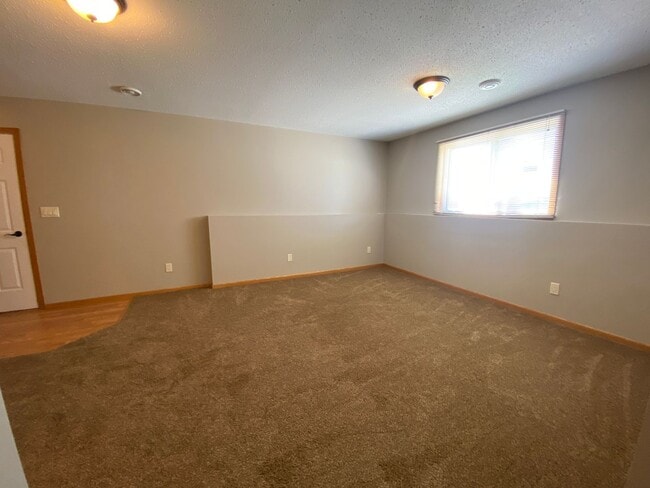 Building Photo - 3 Bedroom Townhome in South Fargo!!