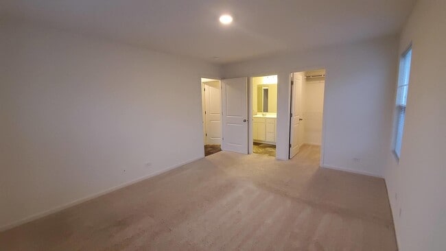 Building Photo - 192 Goldenrod Dr