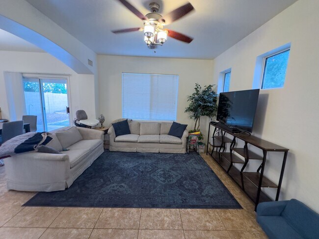 Building Photo - 3 bedroom 2 ba home in Gilbert!