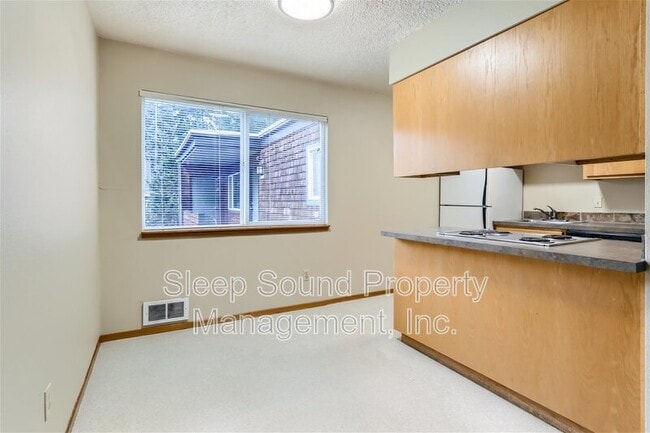 Building Photo - 4626 SW Condor Ave