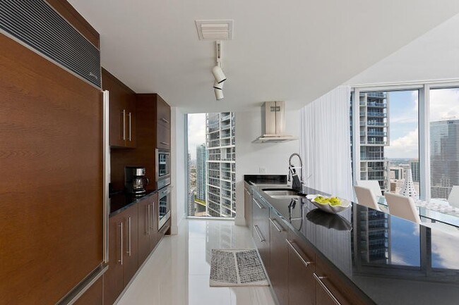 Building Photo - Icon Brickell Unit 4010