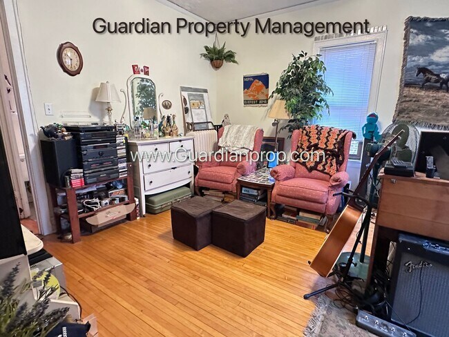 Building Photo - 2nd Floor Corner, Blocks from Bde Maka Ska, Heat Paid, 1 Month Free, Video Walkthrough