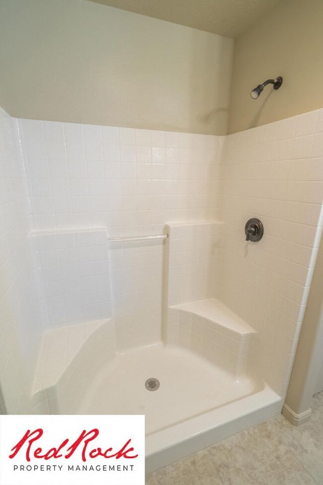 Building Photo - 3 Bedroom Townhome in Buena Vista Community