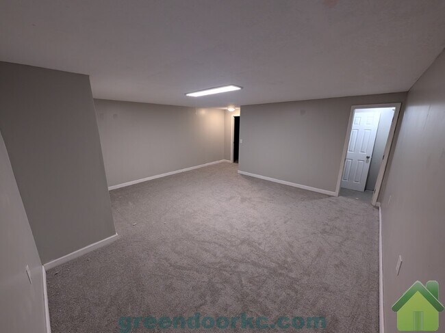 Building Photo - 14856 Robinson St