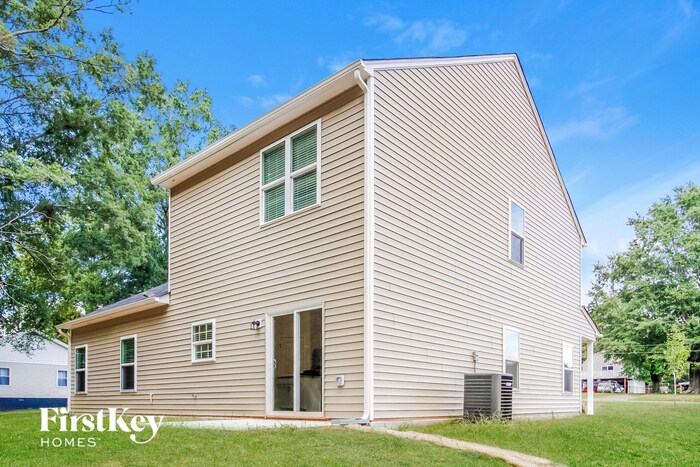 Building Photo - 1612 Dodson St