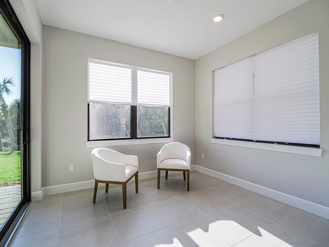 Building Photo - 3842 White Alder Wy