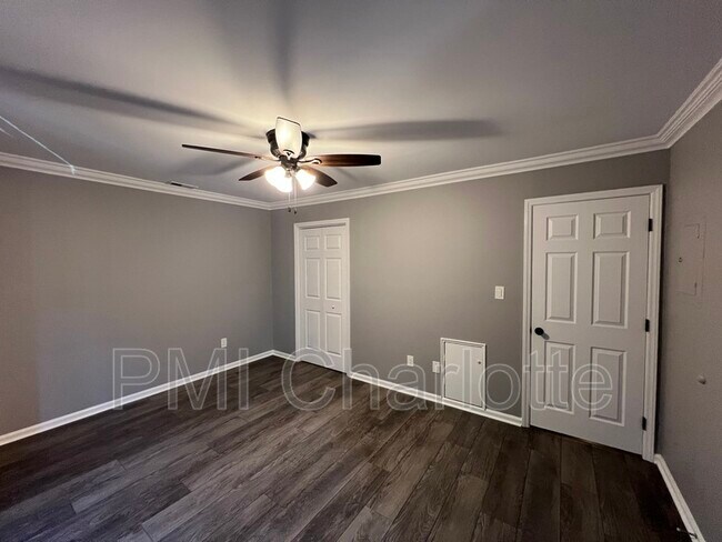 Building Photo - 9225 Ravenwing Dr