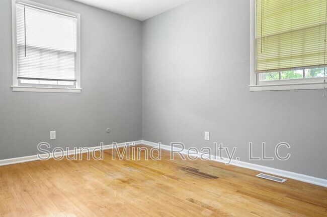 Building Photo - 819 Hadley Rd