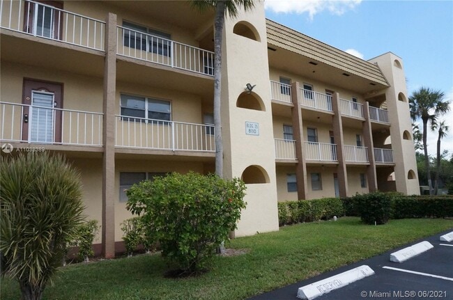 Building Photo - 8110 Sunrise Lakes Blvd