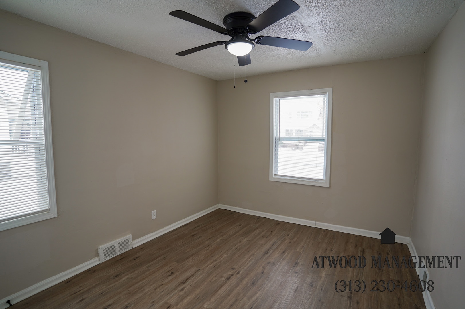 Building Photo - This beautifully updated 3-bedroom, 1-bath single-family home is ready for move-in!