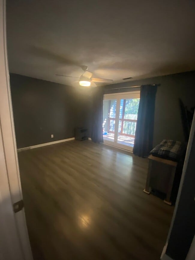 Building Photo - Semi-Furnished 2-Bedroom Condo at Eagle Pointe