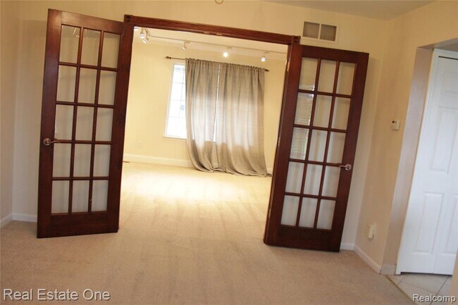 Building Photo - 40690 Bluesprings Ct