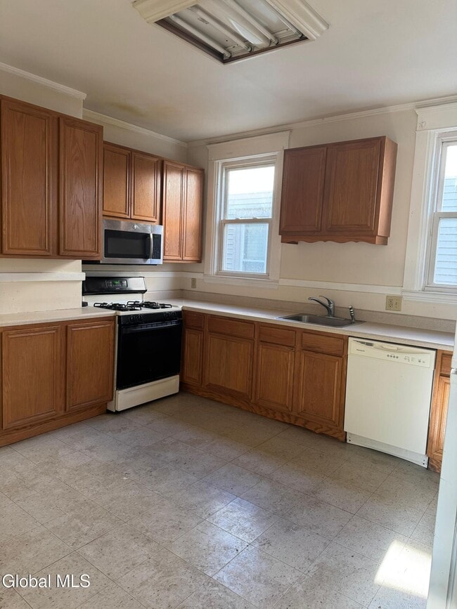 Building Photo - 535 Hamilton St