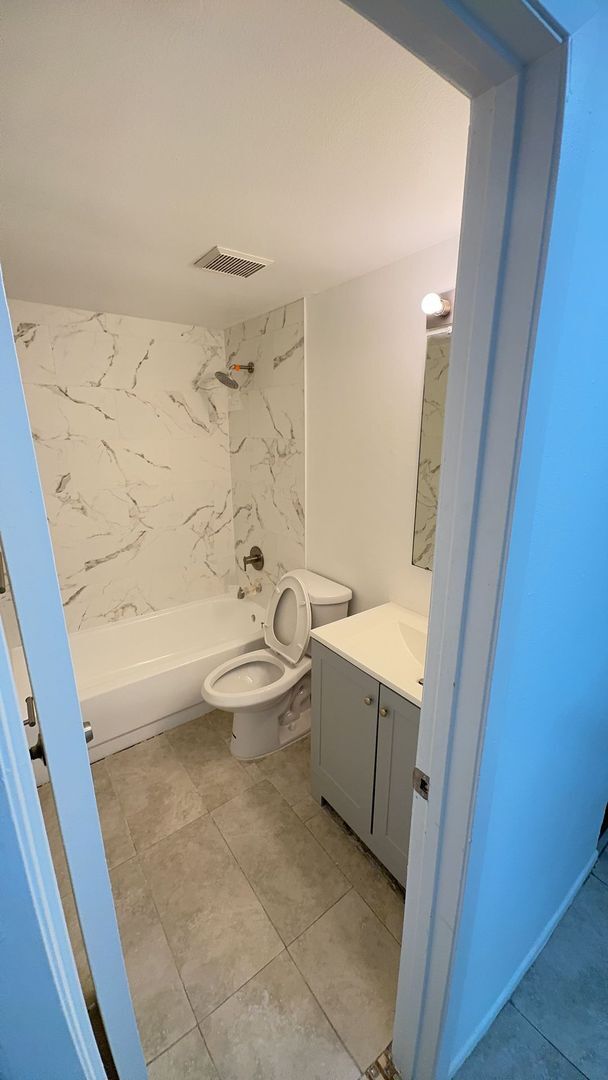 Building Photo - Recently renovated 3 bedroom, 2 bathroom, 2 car garage home for rent in Town 'n' Country.