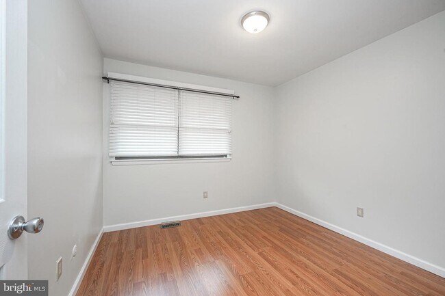 Building Photo - 37 Arrowwood Ct