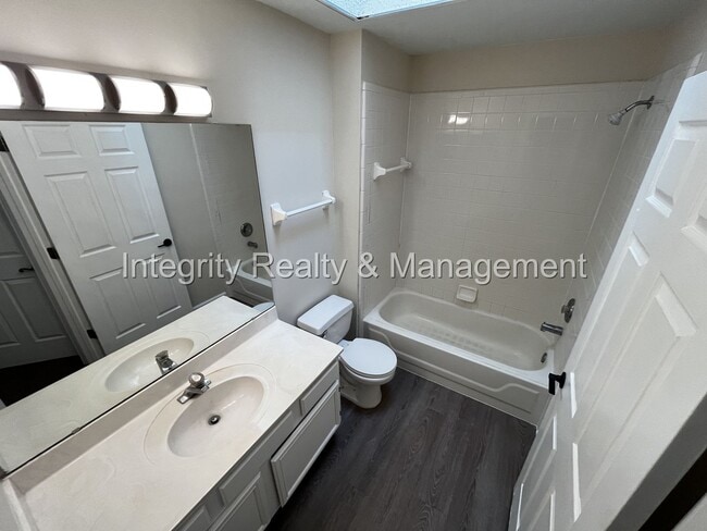 Building Photo - 3 bed/ 2 bath in Eagle Harbor