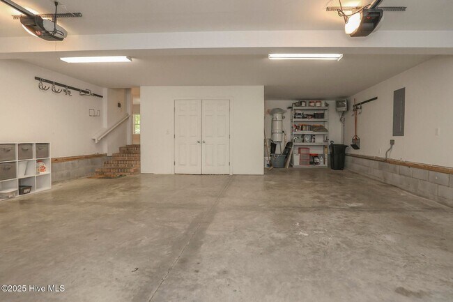 Building Photo - Rental Avail in Olde Point!