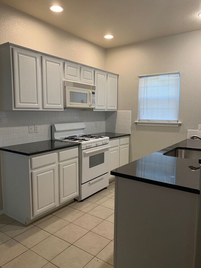 Building Photo - 2206 Pennsylvania Ave