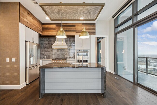 Building Photo - 9757 Katy Fwy