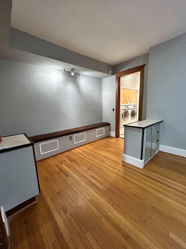 Building Photo - 1437 E Capitol St SE