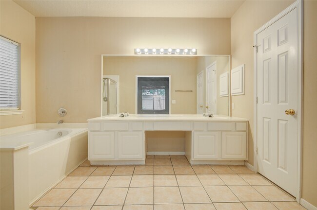 Building Photo - 18422 Auburn Woods Dr