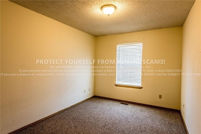 Building Photo - 686 W Martha Dr