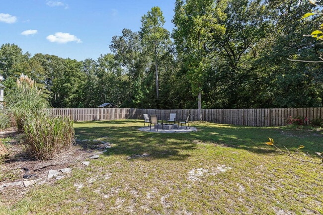 Building Photo - Spacious home in the heart of Sneads Ferry!