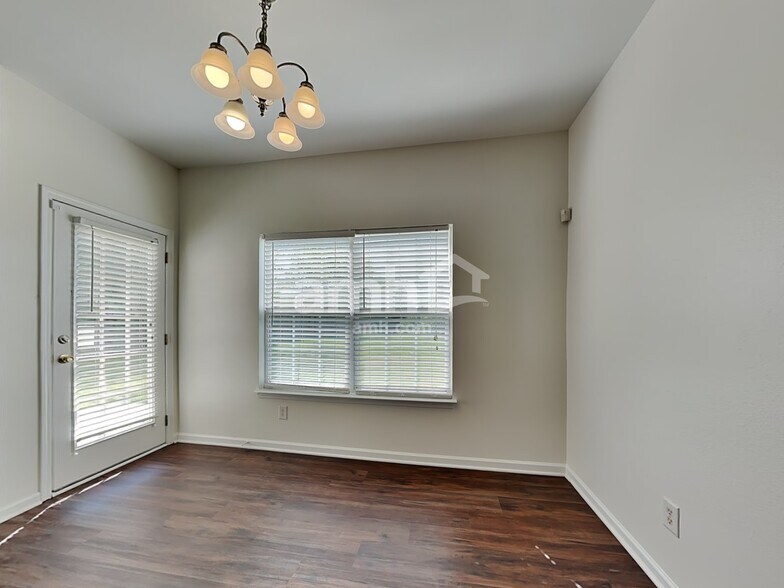 Building Photo - 2526 Ingleside Dr