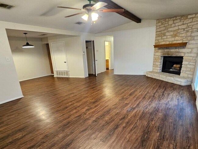 Building Photo - 802 Kimberly St