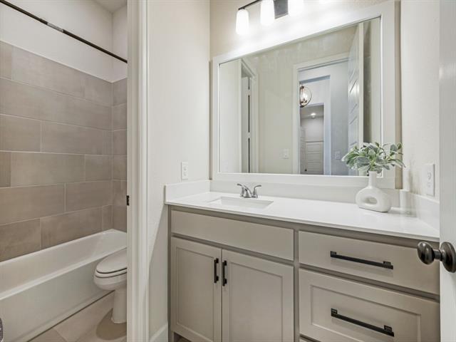 Building Photo - 2450 Kates Pl