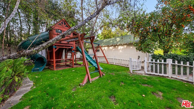 Building Photo - 1625 Opechee Way