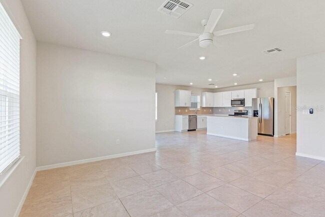 Building Photo - 910 Golden Shiner Ave
