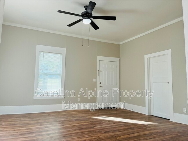 Building Photo - 402 Wilson St