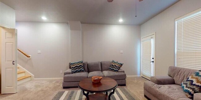 Building Photo - 1754 Aden Dr