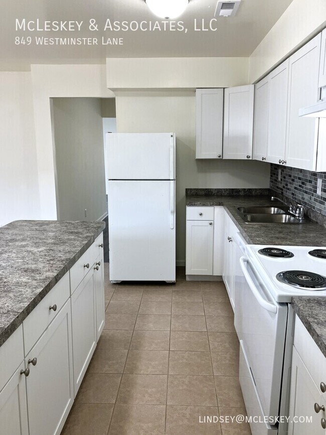 Building Photo - Washington Square Townhouses