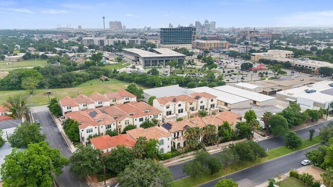 Building Photo - 246 Brahan Blvd