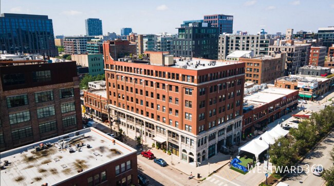 Building Photo - 121 N Green St