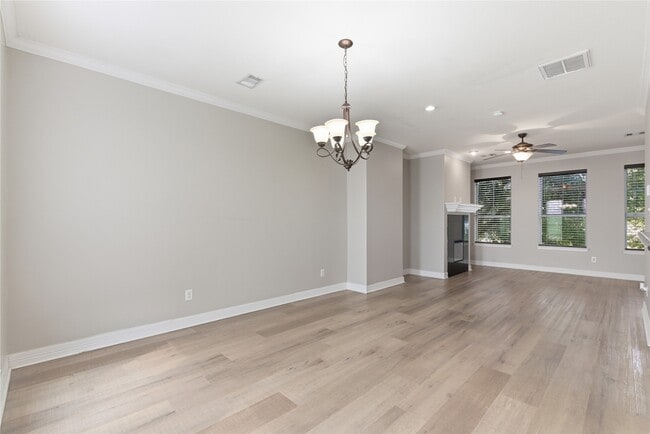 Building Photo - 408 Eichwurzel Ln