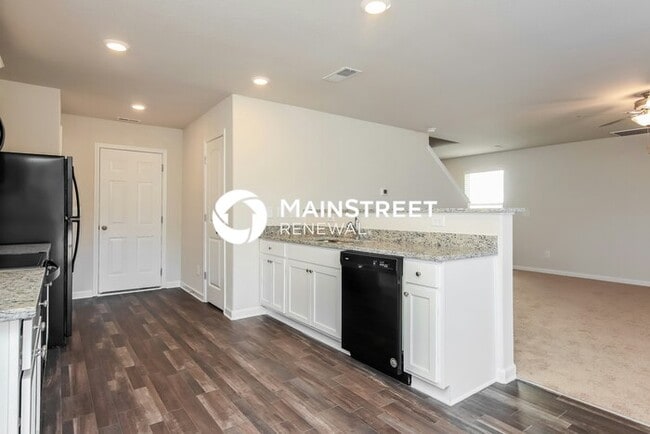 Building Photo - 3 Bedroom Pet-Friendly Home in Zebulon, NC with Main Street Renewal
